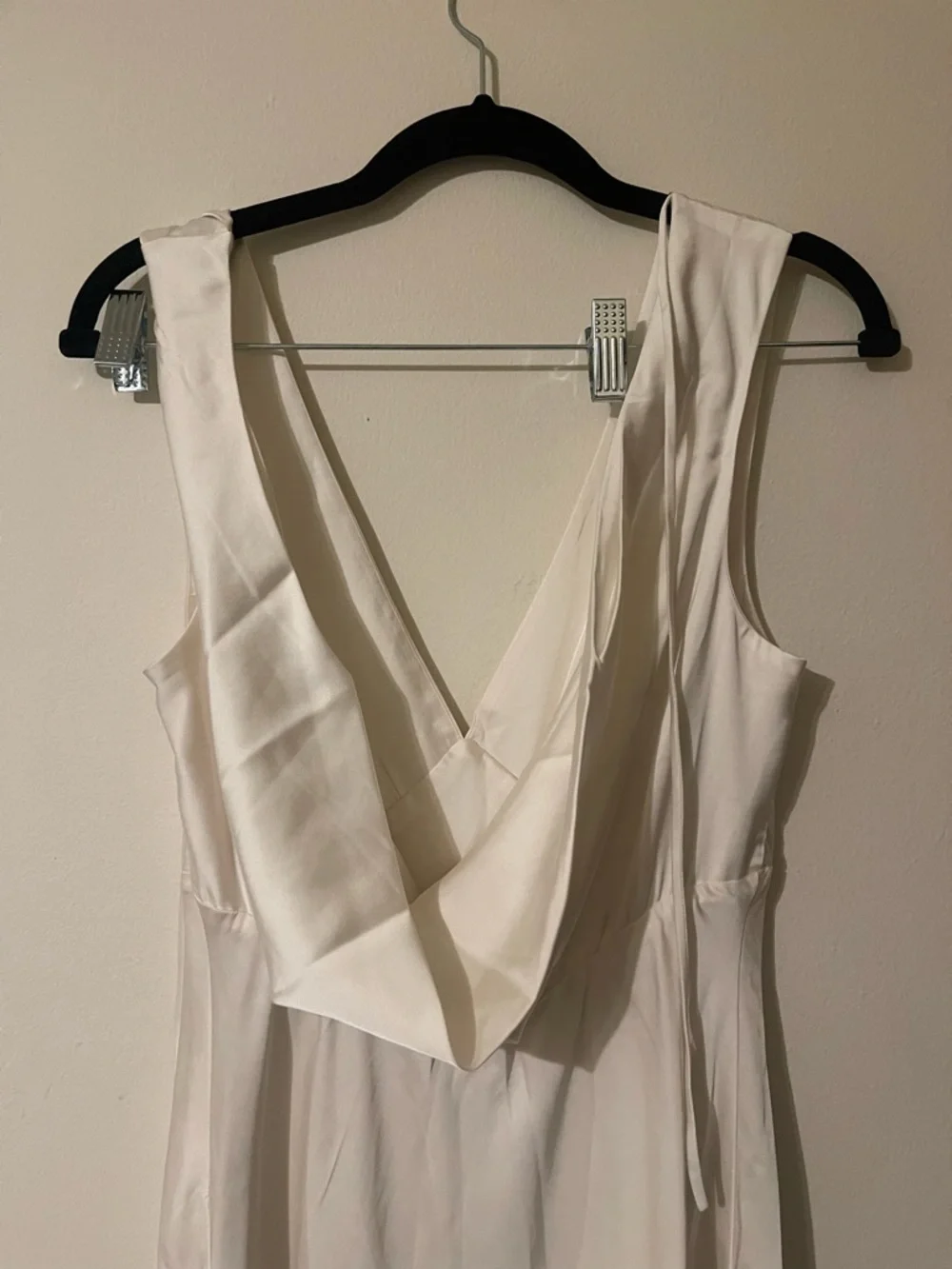 Abercrombie Cowl Satin White V-Neck Slip Medium Petite (MP)